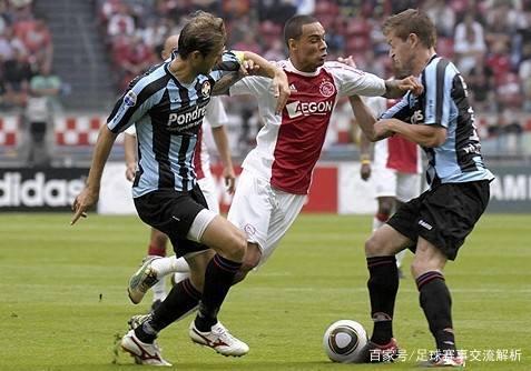 他巧妙地运 他巧妙地运