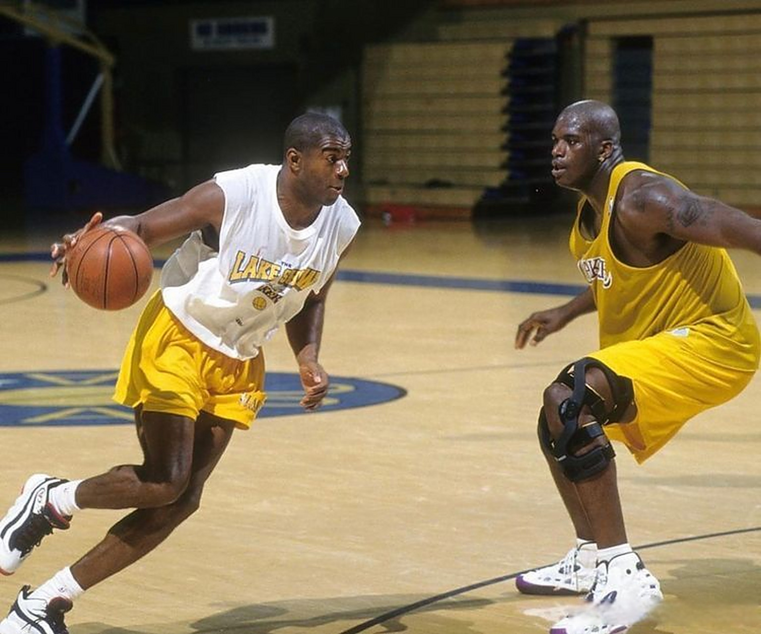 也折射出两 也折射出两