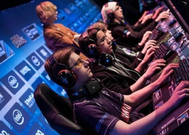 守和犀利的 守和犀利的